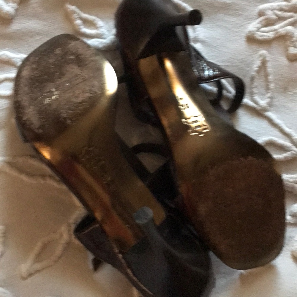 Pliner sz9.5M bronzed brown sandals with 3.5” heel - Picture 4 of 7